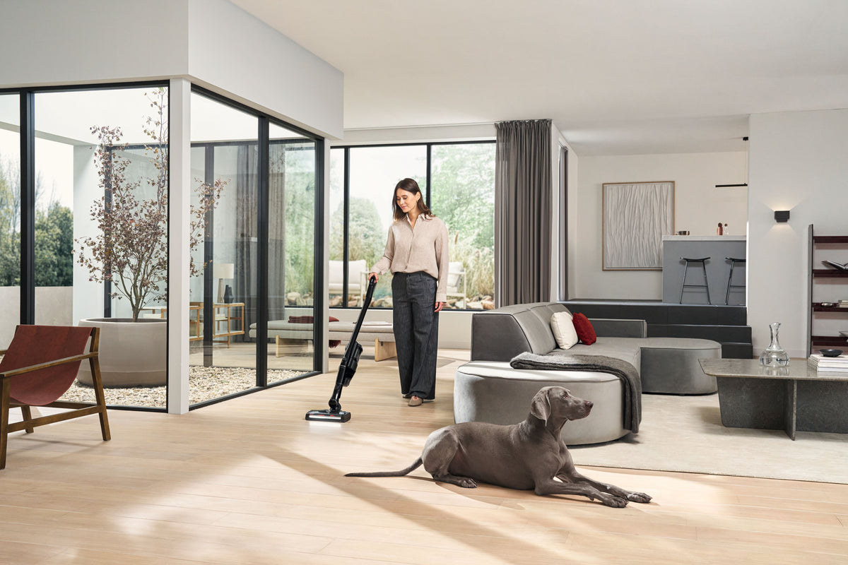 Miele Triflex HX3 Cat & Dog Cordless Stick Vacuum controls and handle detail