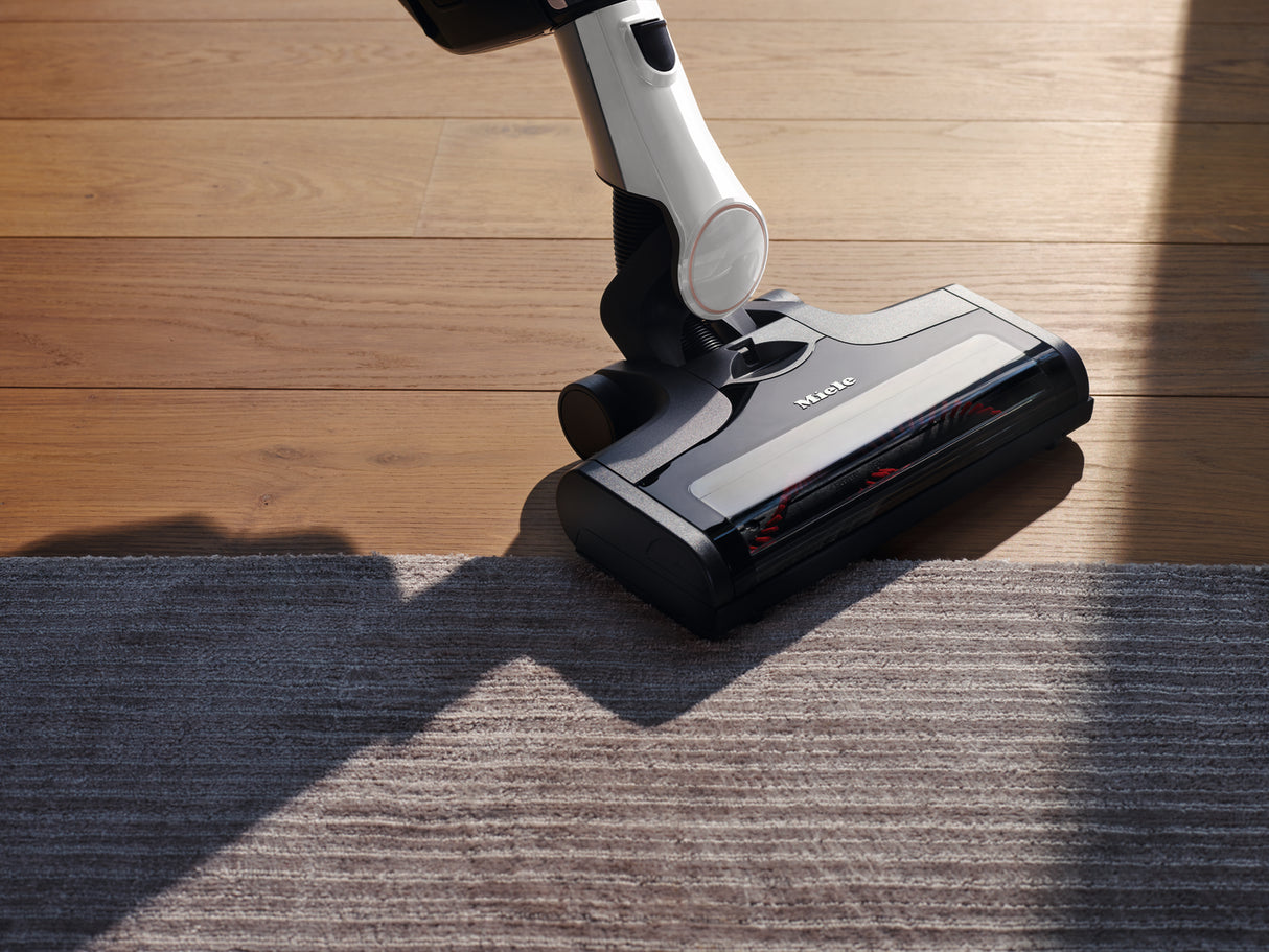 Miele Triflex HX2 Lotus White — cleaning carpet lifestyle