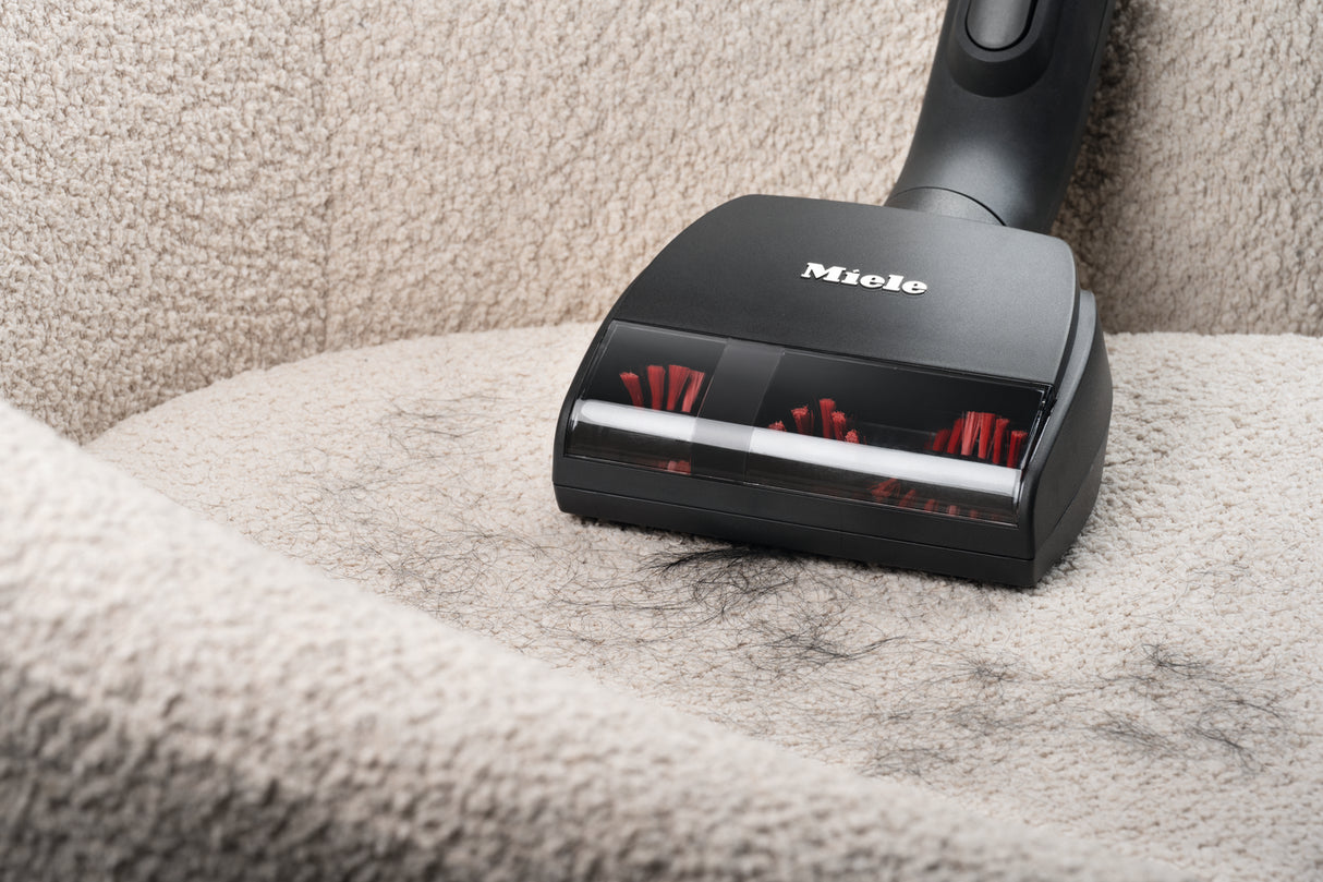 Miele Triflex HX2 Cat & Dog with pet on rug