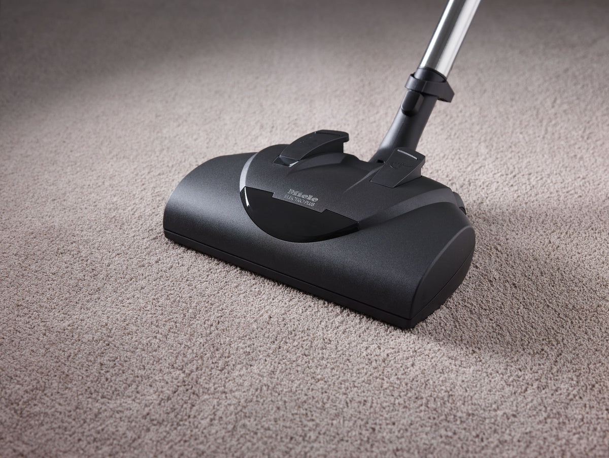 Miele SEB 228 electrobrush cleaning carpet