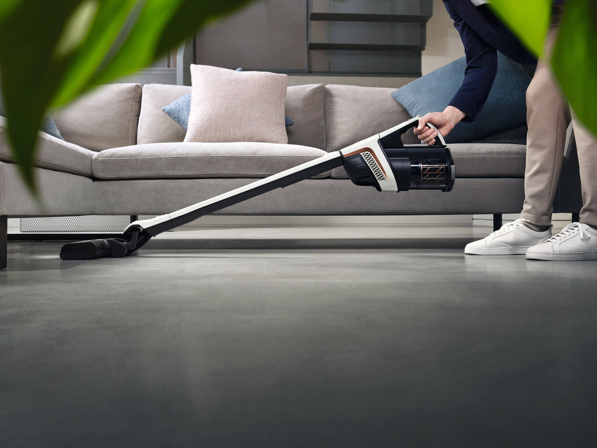 Miele Triflex HX2 Lotus White - Lifestyle
