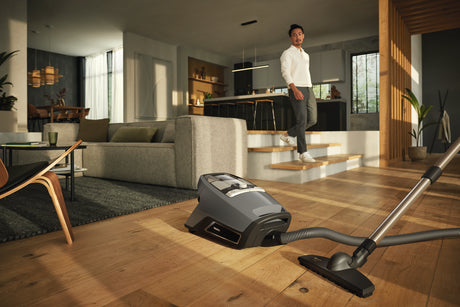Miele Blizzard CX1 Pure Suction Graphite Grey — hose and wand