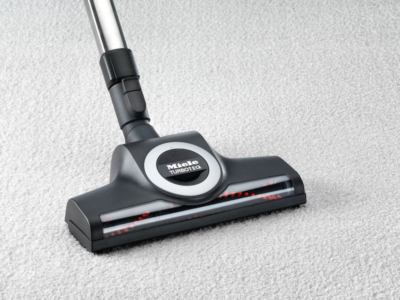 Miele TurboTeQ floorhead cleaning carpet – Miele Classic C1 Turbo Team PowerLine Vacuum