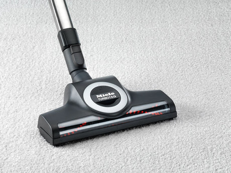 Miele TurboTeQ floorhead cleaning carpet – Miele Classic C1 Turbo Team PowerLine Vacuum